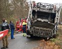 Muellwagen droht zu kippen Koeln Koenigsforst Baumschulweg  P26